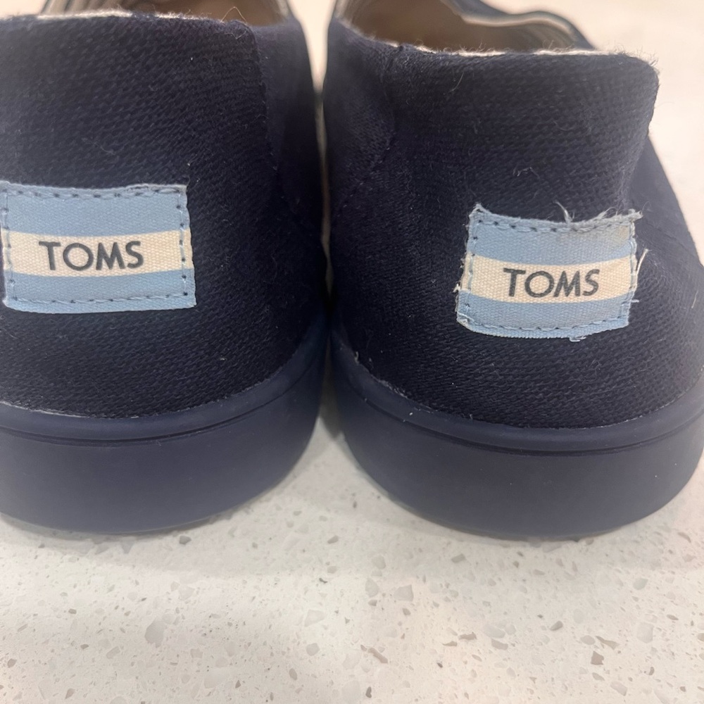 TOMS Men's Dark Blue Slip-On Loafers never worn - Picture 7 of 9